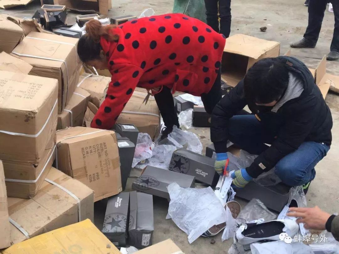 鞋堆图片_运动鞋堆_运动鞋穿堆堆袜的图片