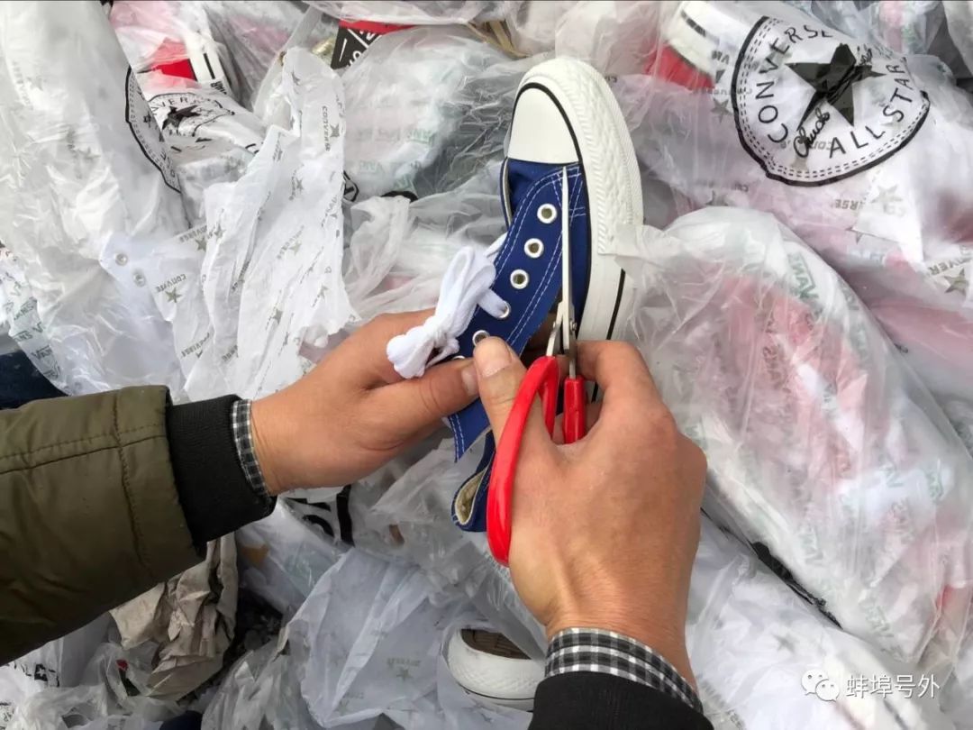 鞋堆图片_运动鞋堆_运动鞋穿堆堆袜的图片