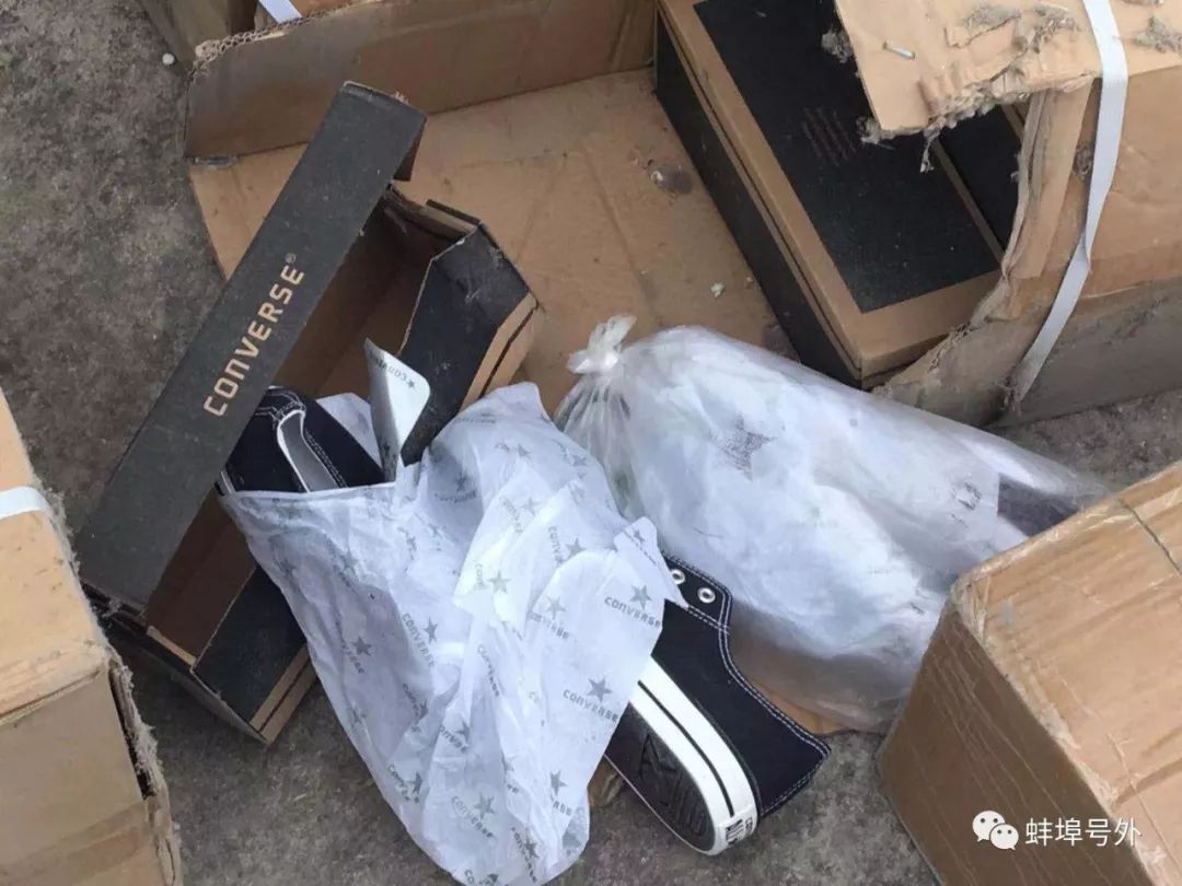 鞋堆图片_运动鞋堆_运动鞋穿堆堆袜的图片
